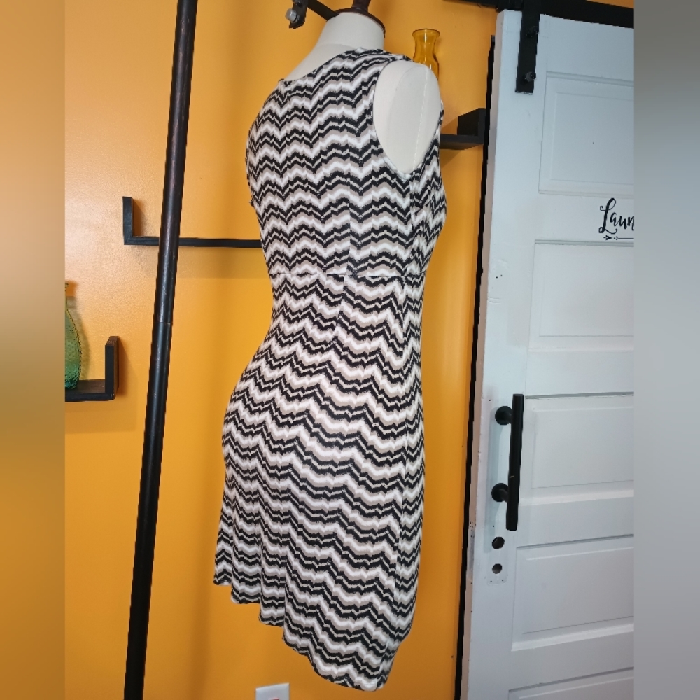 Ann Taylor Loft Petite White and Tan Black Striped Sleeveless Dress Size 0P - Picture 8 of 9